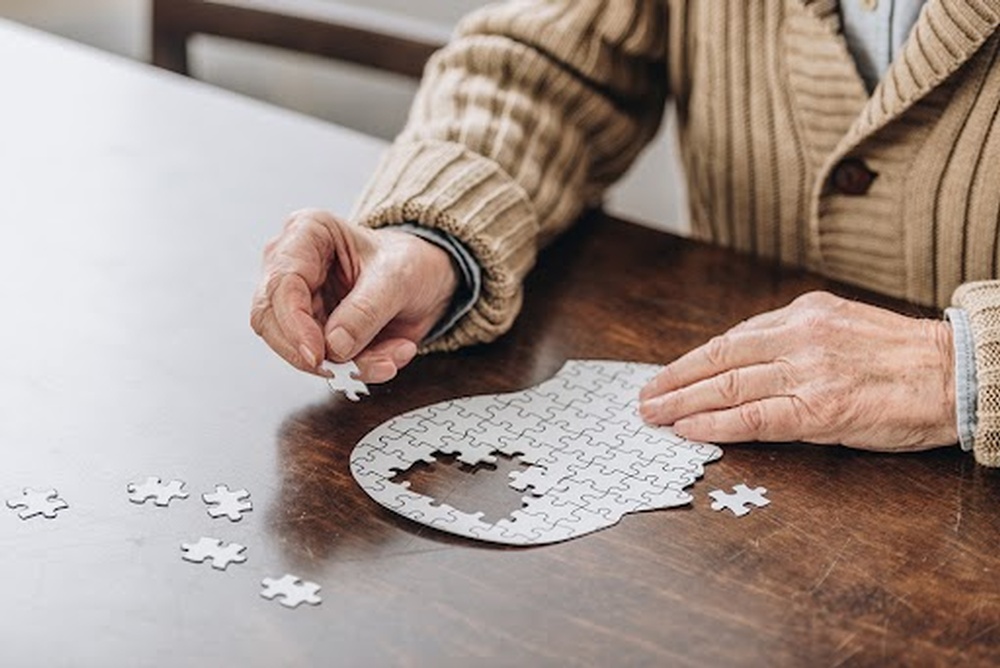 3 EASY ACTIVITIES FOR DEMENTIA CARE